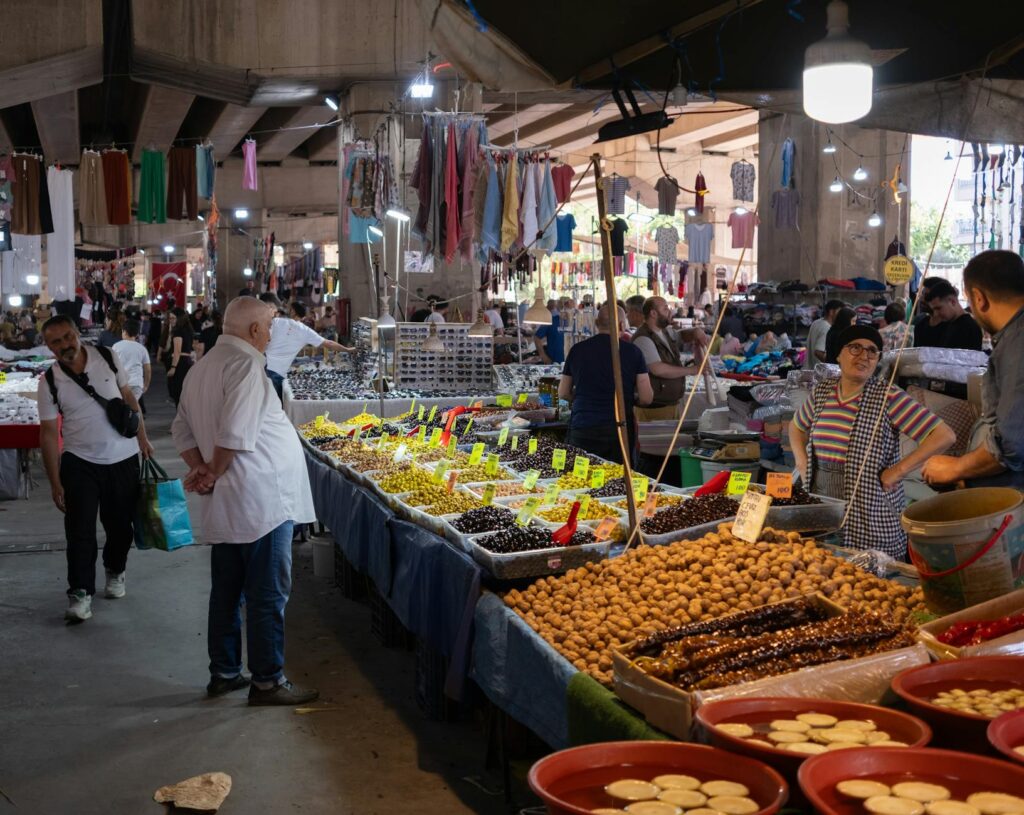 Explore the lively atmosphere of Bornova's outdoor market in İzmir, Turkey, showcasing diverse goods and cultural richness.